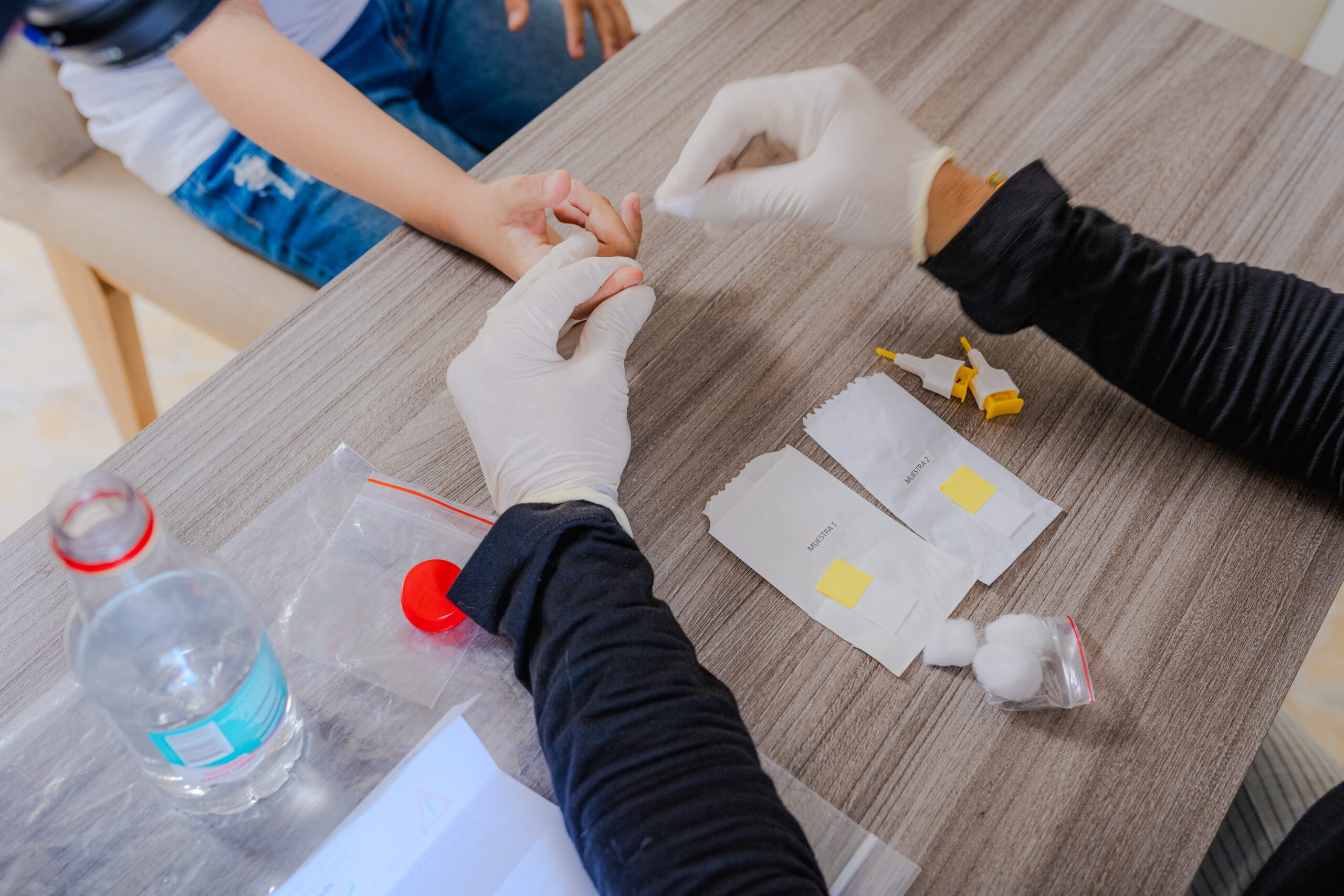 toma de muestras prueba entre abuelo y nietos